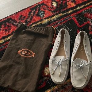 TOD’S women driving moccasins